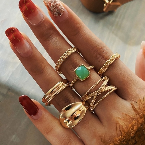 Rouge! Jewelry - Set of 6 Fashion Rings Gold Tone